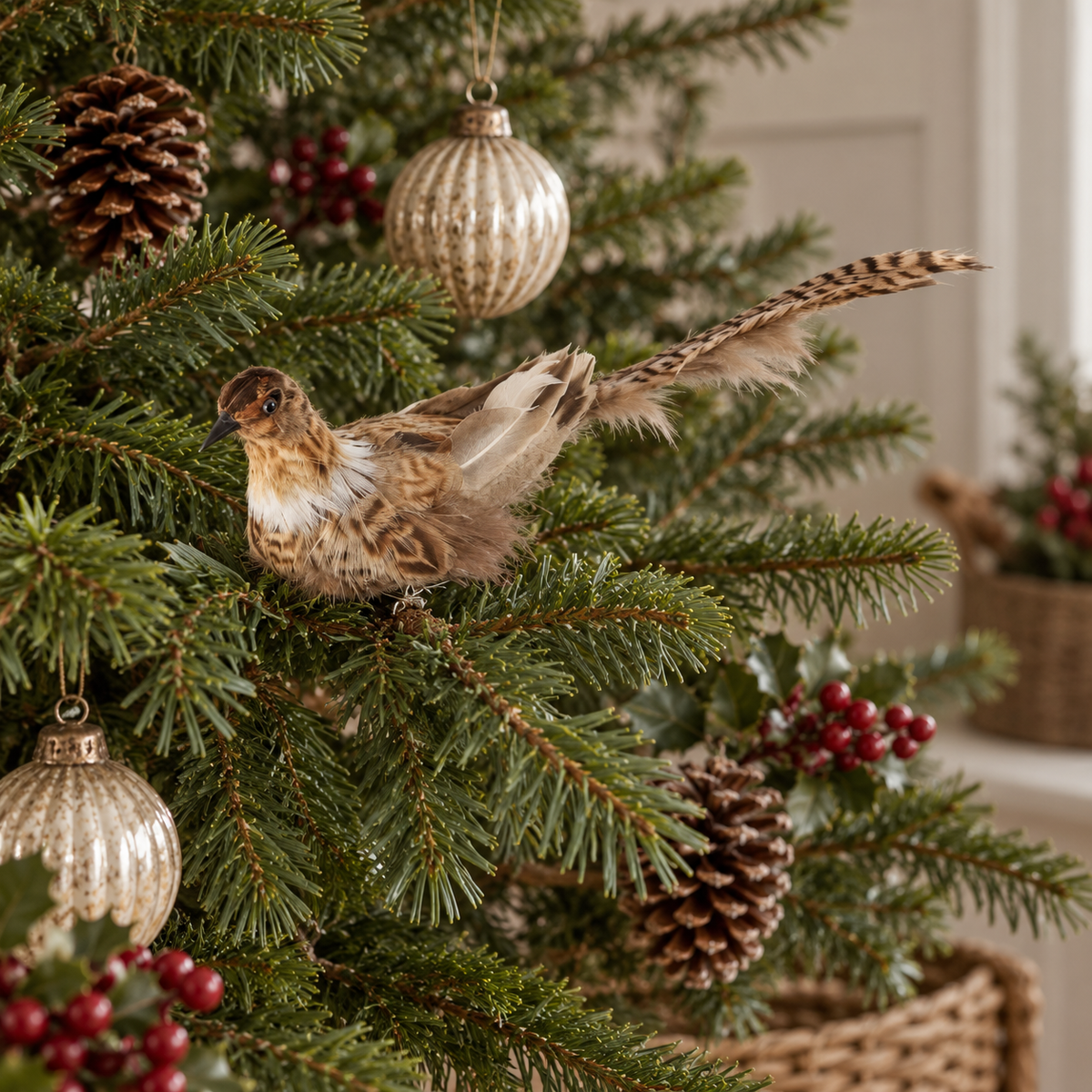 Pájaro decorativo con plumas y pinza