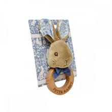 Cargar imagen en el visor de la galería, Sonajero de Anillo Peter Rabbit