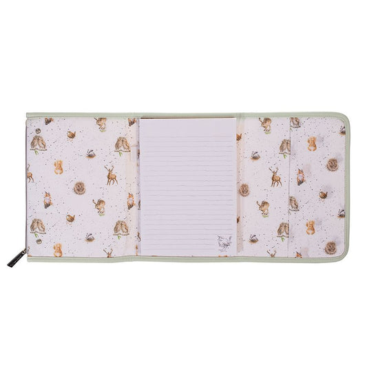 Cartera con bloc de notas y diseño de una liebre