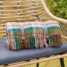 Cargar imagen en el visor de la galería, Manta de Picnic "Tartan Polo" – Edición Thistleberry