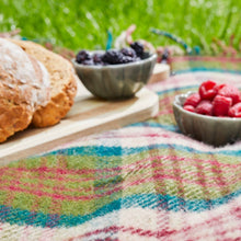 Cargar imagen en el visor de la galería, Manta de Picnic "Tartan Polo" – Edición Thistleberry