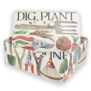 Caja de lata rectangular con diseño del interior de herramientas de jardín