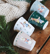 Cargar imagen en el visor de la galería, Set de cuatro vasos Navideños Peter Rabbit