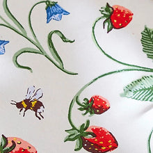 Cargar imagen en el visor de la galería, Guante de horno "Strawberry Patch"