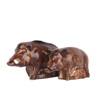 Cargar imagen en el visor de la galería, Salero y pimentero con forma de familia de jabalís