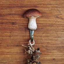 Cargar imagen en el visor de la galería, Colgador diseño seta boletus