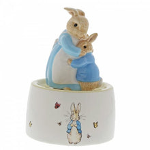 Cargar imagen en el visor de la galería, Figura musical de la Sra. Rabbit y Peter Rabbit
