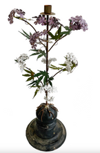 Cargar imagen en el visor de la galería, Candelabro metálico de flores moradas