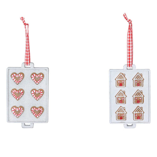 Juego de tres bandejas con galletas horneadas