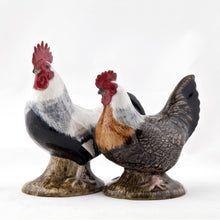 Cargar imagen en el visor de la galería, Salero y pimentero en forma de gallo y gallina Dorking
