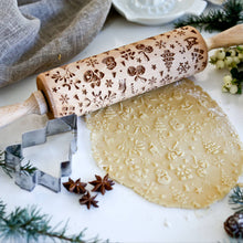 Cargar imagen en el visor de la galería, Rodillo para cocinar de madera navideño