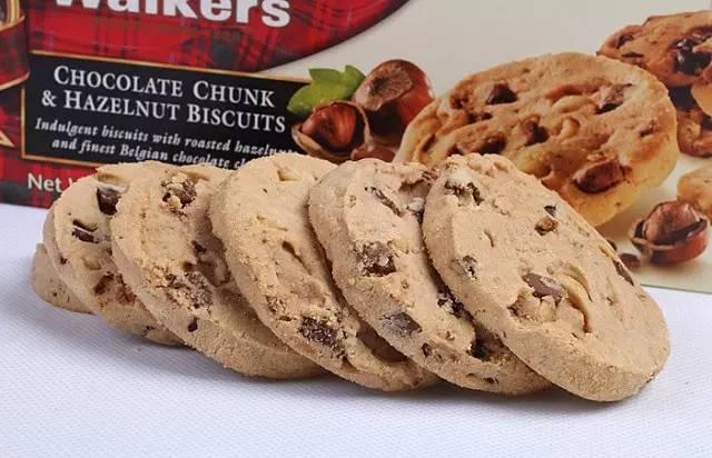 Galletas con trozos de chocolate y avellana