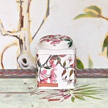 Cargar imagen en el visor de la galería, Bote de lata con diseño de flores de almendro