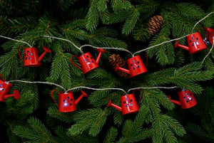 Guirnalda de luces en forma de regaderas rojas