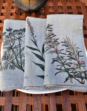 Cargar imagen en el visor de la galería, Set de seis servilletas de lino estampadas de flores silvestres