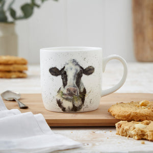 Taza de porcelana fina con imagen de una vaca